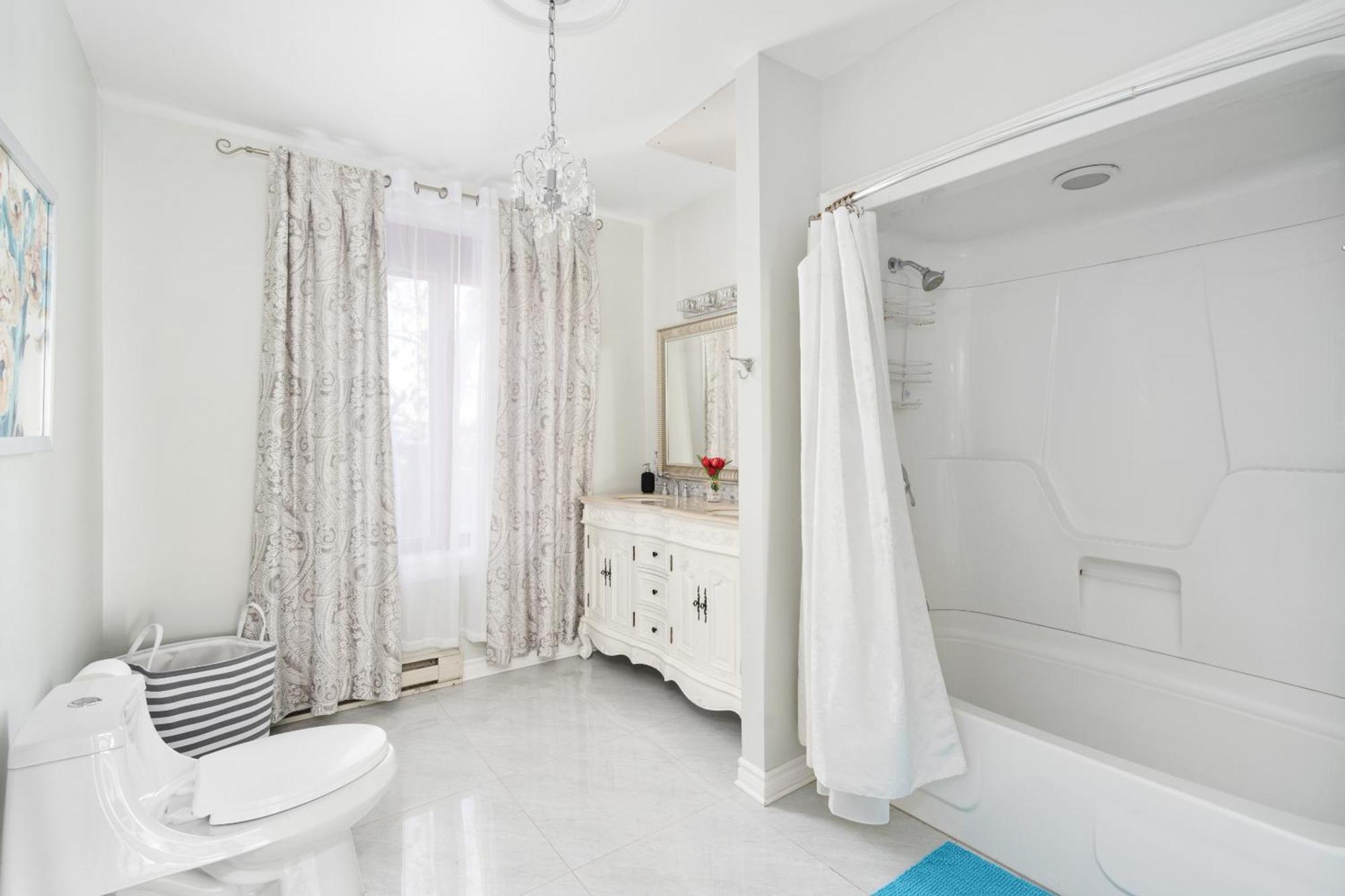 Centennial 6-Bedroom Waterfront Palace Sleeps 14 Монреал Екстериор снимка